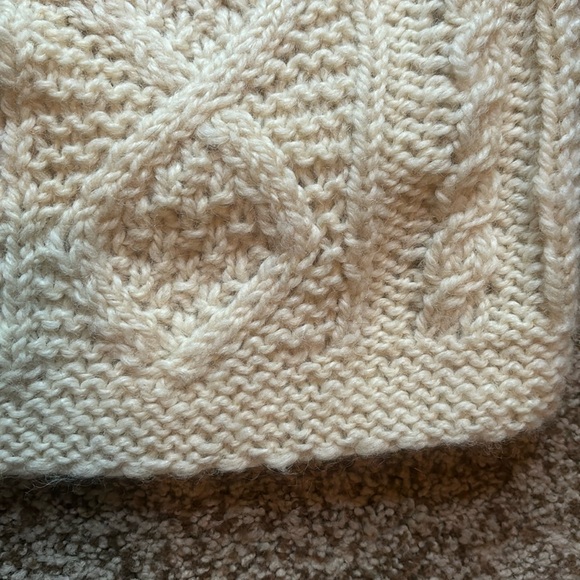 Beautifully Made Cream Color Cable Knit Crewneck Sweater, Women’s Large - Picture 7 of 9